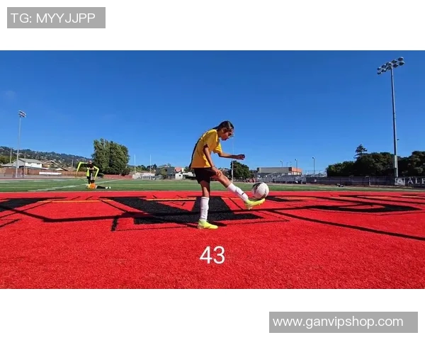 掌握足球颠球技巧的详细指南与训练方法分享